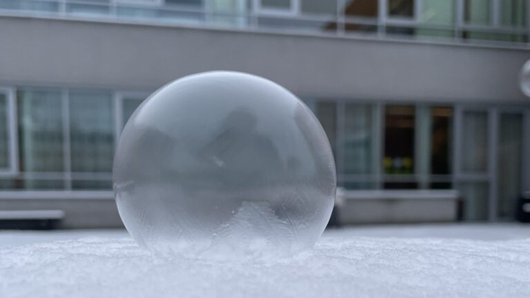 Mehr über den Artikel erfahren Seifenblasen einfrieren