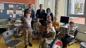 Mehr über den Artikel erfahren Besonderer Besuch in der SonnenSchule